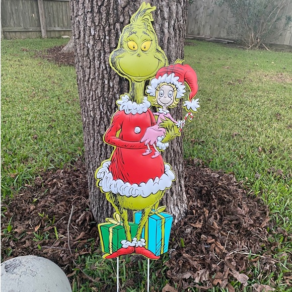 The Grinch Yard decor - Picture 1 of 8